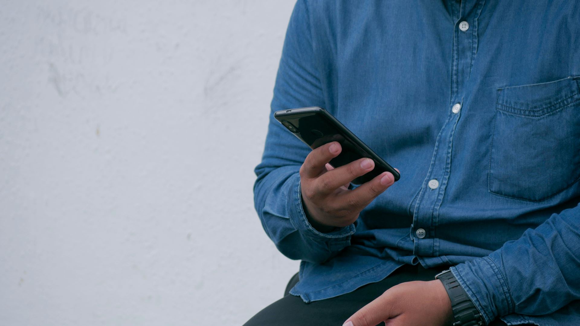 person holding mobile phone in hand